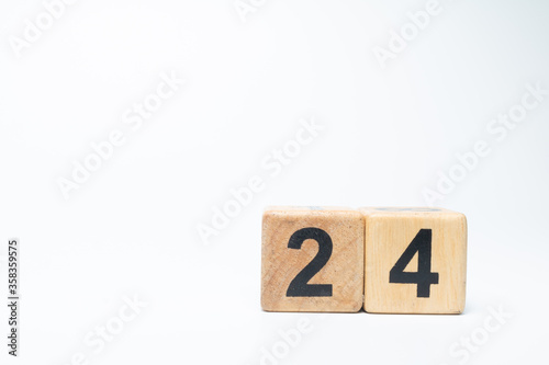Cube and square set with number bullet point from 00 to 31