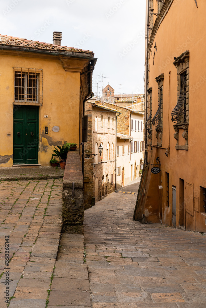Fototapeta premium Italy, Tuscany, Volterra July 04 2018.View of the old town of Volterra in Tuscany.