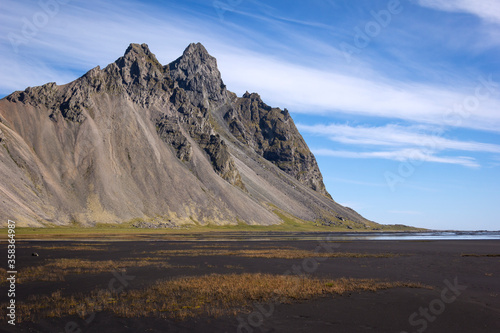Obraz na płótnie View to the famous Vestrahorn and Stokksnes w salonie