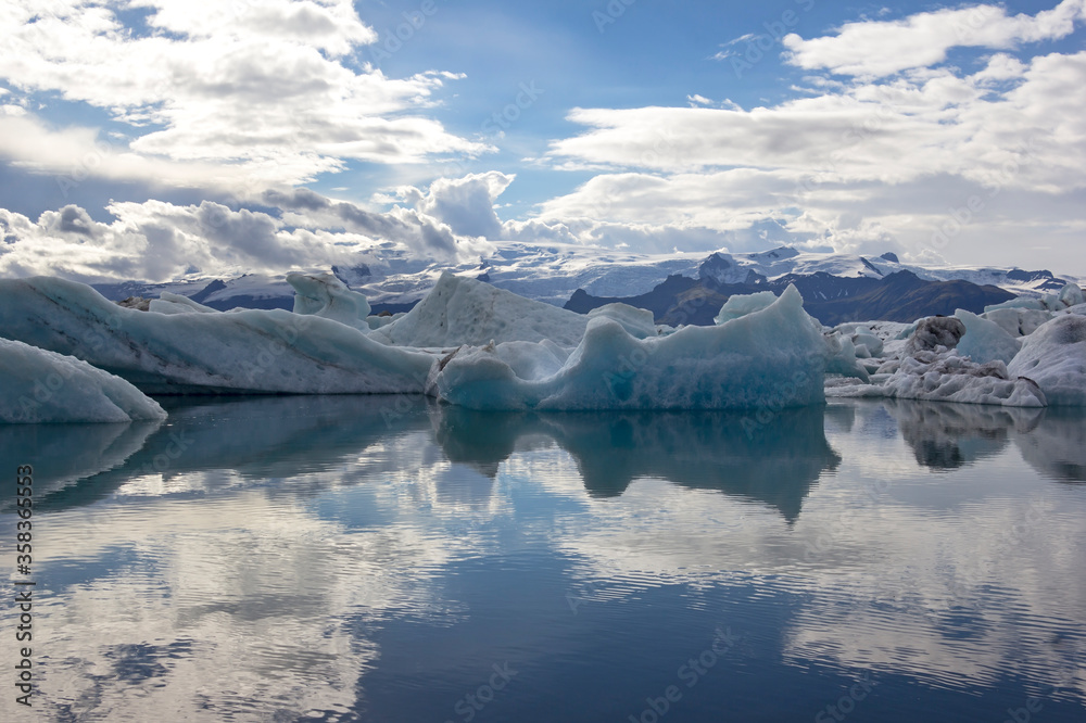 View of the famous glacier lagoon Jokulsarlon, below Vatnajokull.