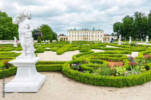 Obraz na płótnie Białystok Podlasie pałac park branickich zamek ogród krzewy rzeźba w salonie