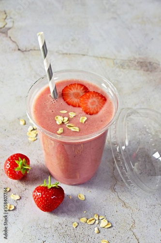 Strawberry Banana Oat Smoothie for takeaway