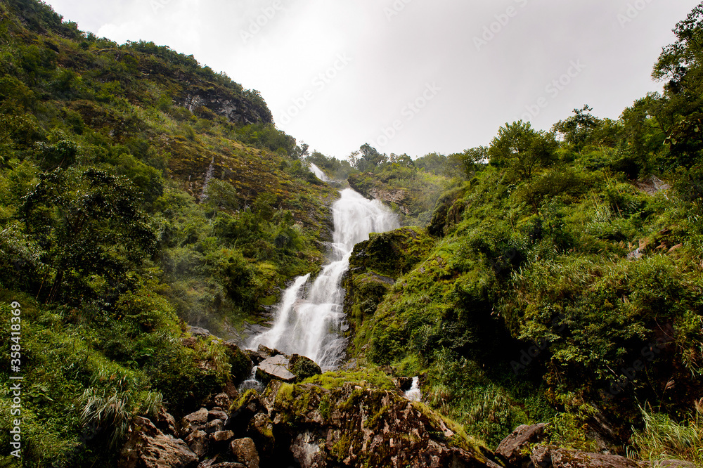 Obraz premium It's Silver waterfall in Vietnam
