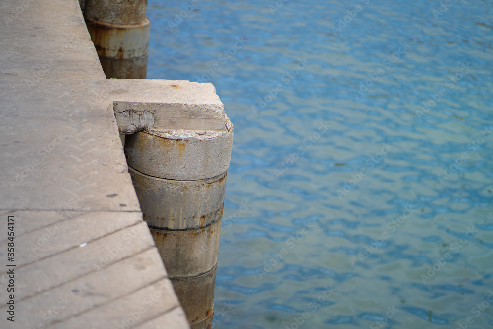 Obraz premium One island in the middle of the sea which is a tourist attraction of Thailand