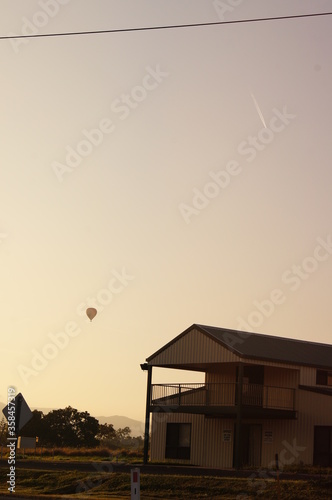朝日の中の気球　オーストラリア　ケアンズ