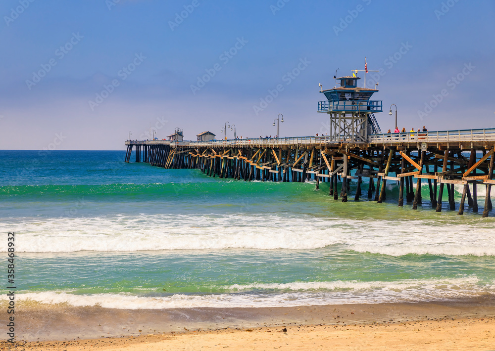 Fototapeta premium Beach and pier in San Clemente, famous tourist destination in California, USA