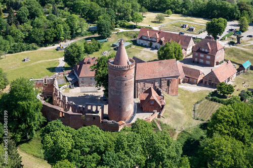 Die Burg Stargard mit Nebengebäuden aus der Luft fotografiert photo