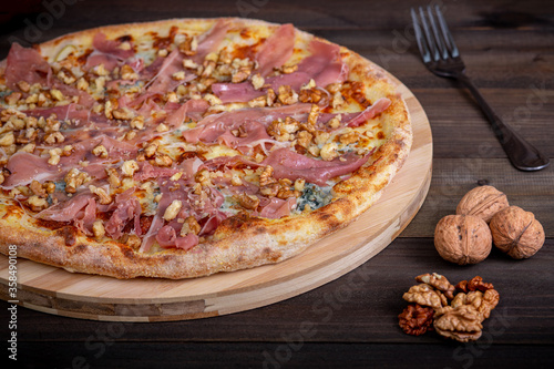 Pizza "Vintage" (Ingredients: Creamy Sauce, Mozzarella, Fresh Pear, Gorgonzola, Jamon, Walnut, Nutmeg, Parmigiano reggiano, Garlic Sauce, Herbs)