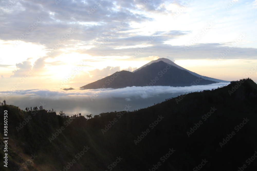 Lever de soleil au mont Batur à Bali, Indonésie