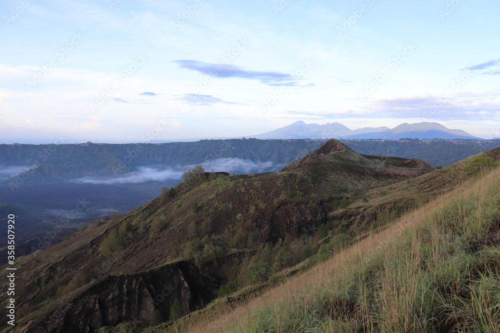 Cratère du mont Batur à Bali, Indonésie Cratère du mont Batur à Bali, Indonésie