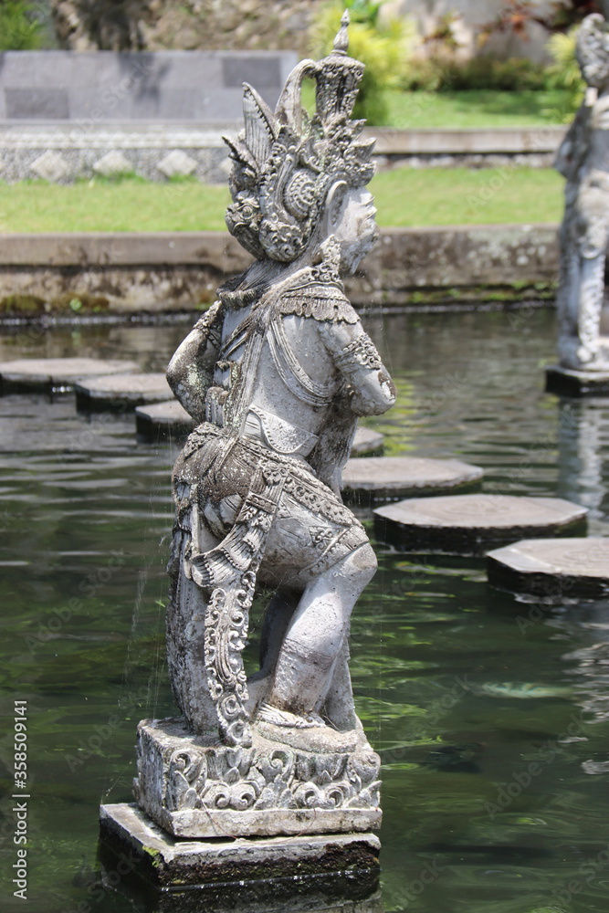 Statues du palais de Tirta Gangga, Bali, Indonésie	