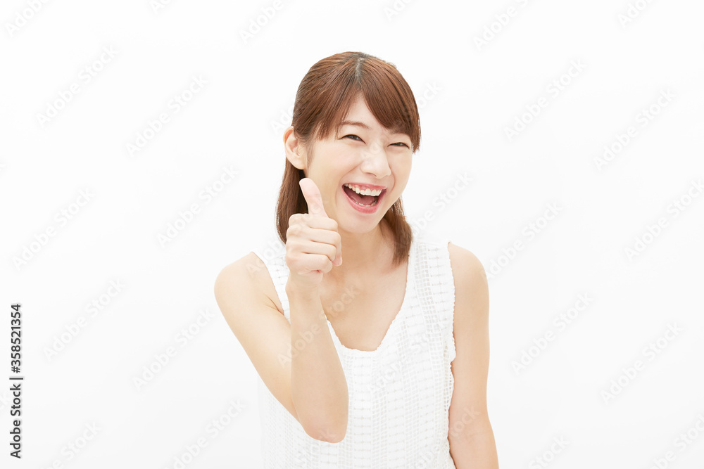 女性 グッドサイン 女性 グッドサイン