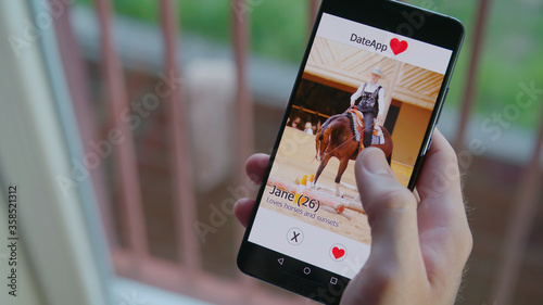 фотографія Woman dating profile on smartphone app