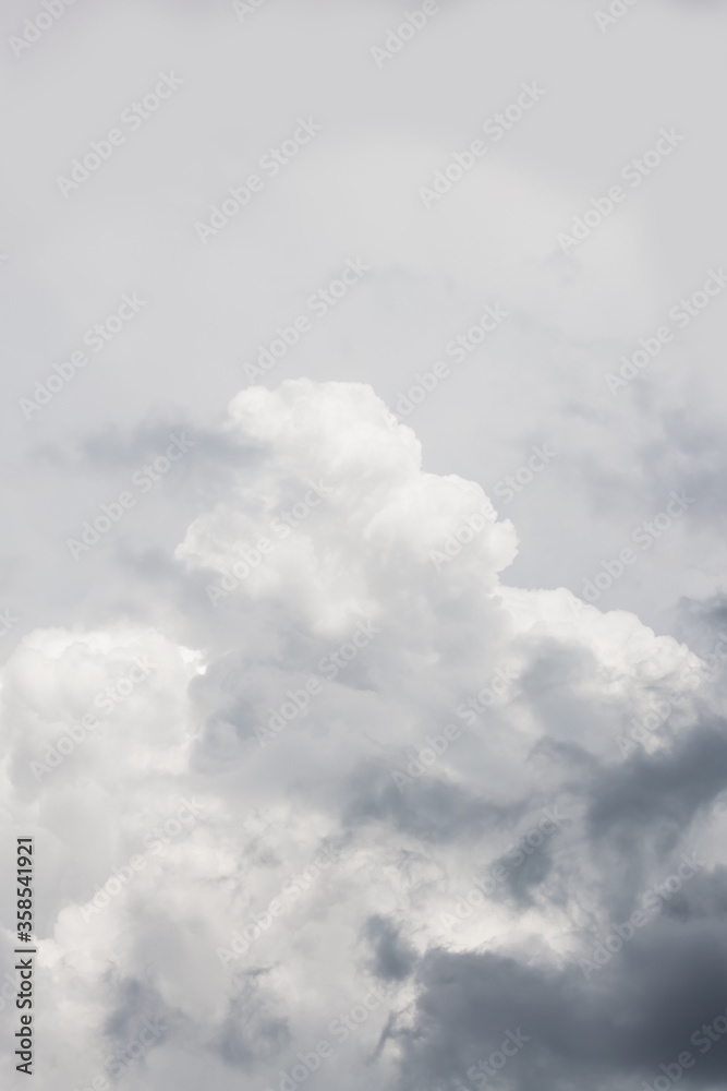 Obraz premium Dramatic gray clouds in the pale gray sky. Beautiful gray and white cloudy sky