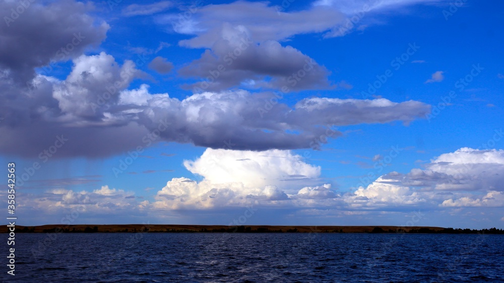 Obraz premium clouds over the sea