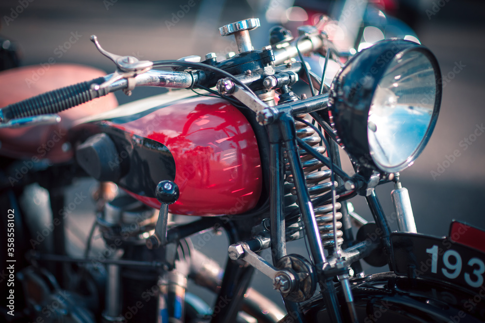 Obraz premium Front Headlight of a Vintage Motorcycle from 1930