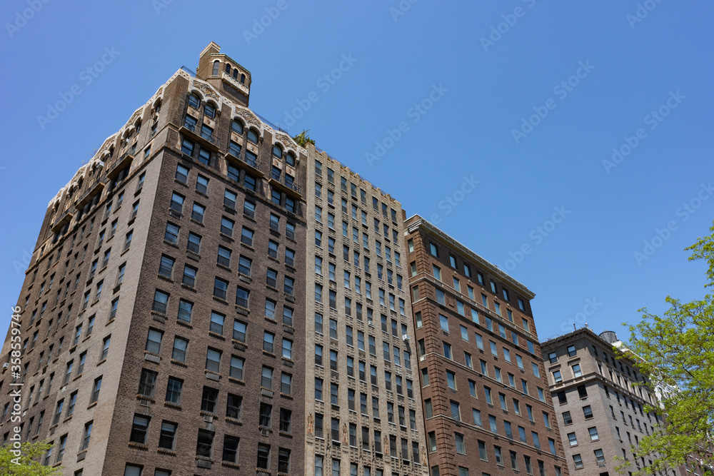 Fototapeta premium Row of Old Residential Skyscrapers on Park Avenue on the Upper East Side of New York City