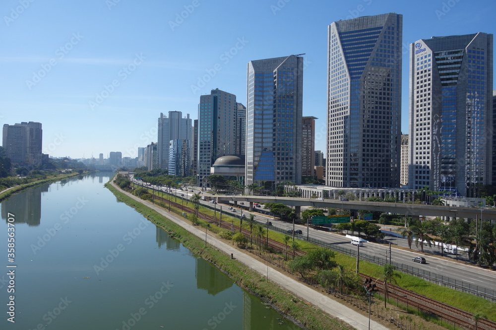 Fototapeta premium Sao Paulo/Brazil: Tiete river, cityscape and buildings