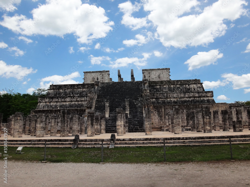 serpiente emplumada chichen itza mayas