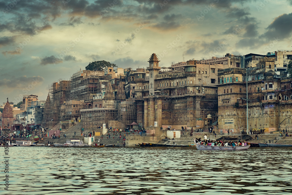 Fototapeta premium Varanasi cityscape and Ganges river at sunset