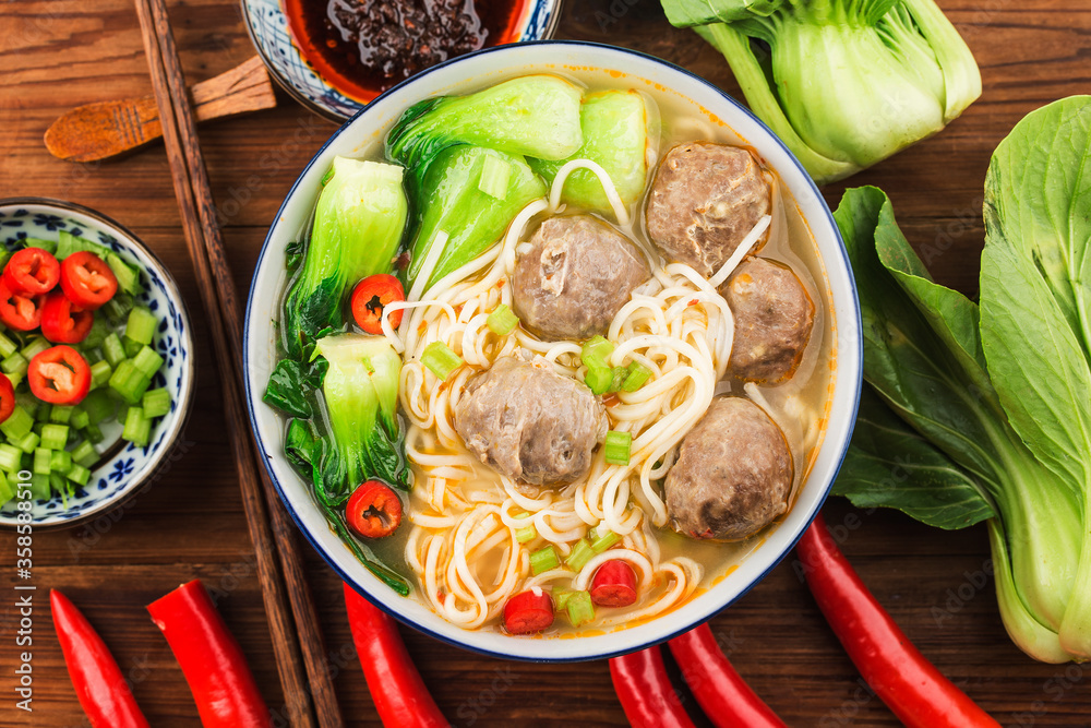 Chinese Food：Meatballs served with noodles,