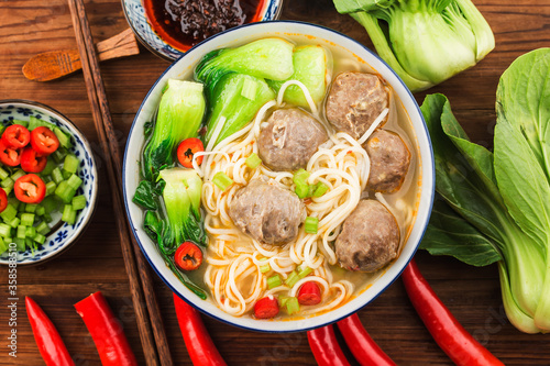 Chinese Food：Meatballs served with noodles,