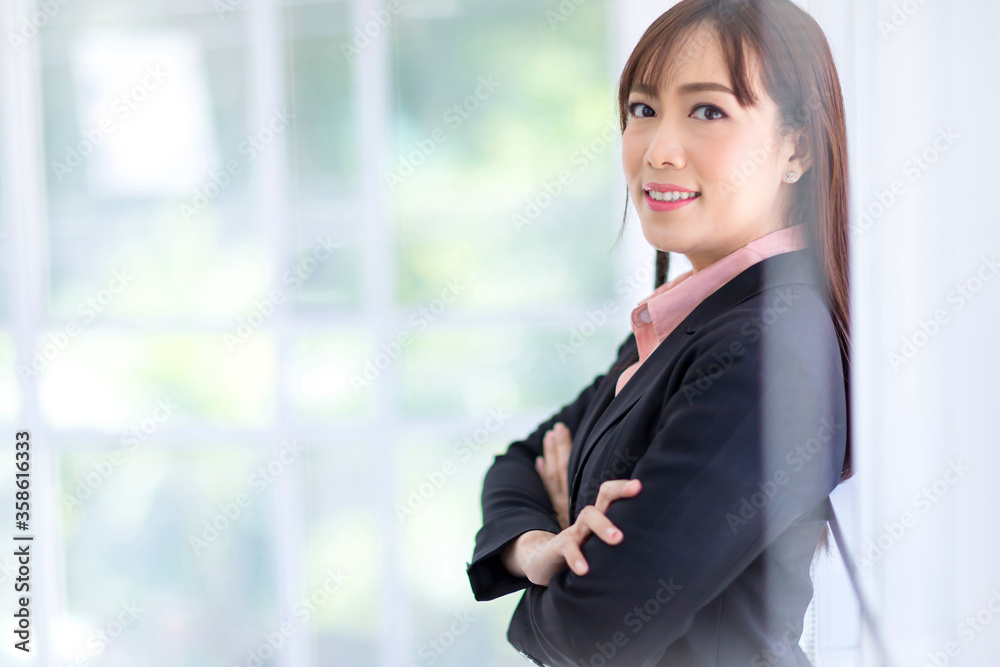 Beautiful Asian businesswomen wearing a black suit is smiling confidently and looking at the camera. Asian Business owners and office staff Concept Beautiful Asian businesswomen wearing a black suit is smiling confidently and looking at the camera. Asian Business owners and office staff Concept