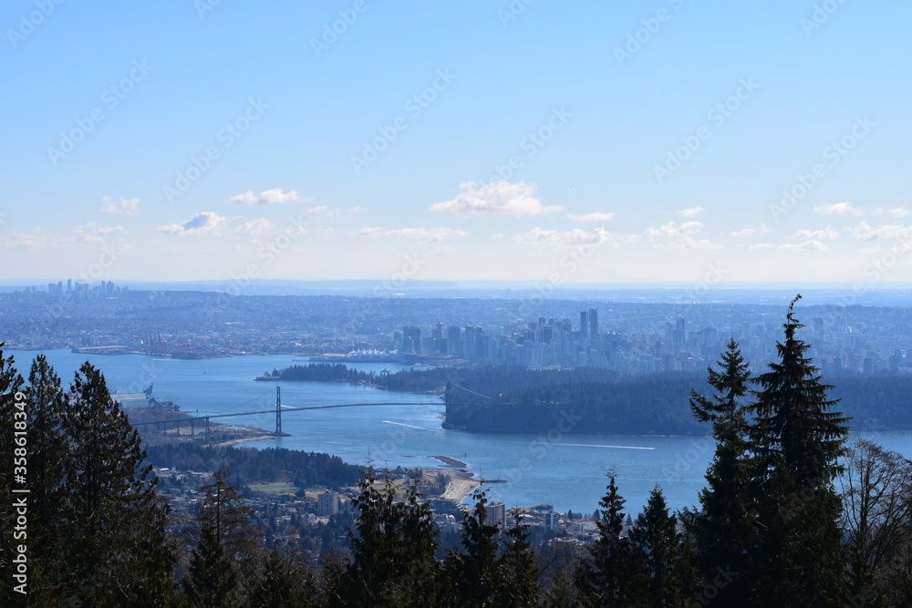 Fototapeta premium lake and mountains cityscape view point