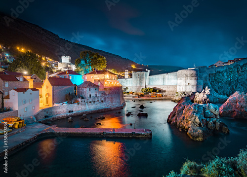 Obraz na płótnie Historic town of Dubrovnik at twilight, Dalmatia, Croatia w salonie