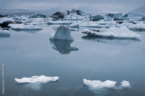 Icebergs on glacier lake at Jökulsárlón, Iceland.
