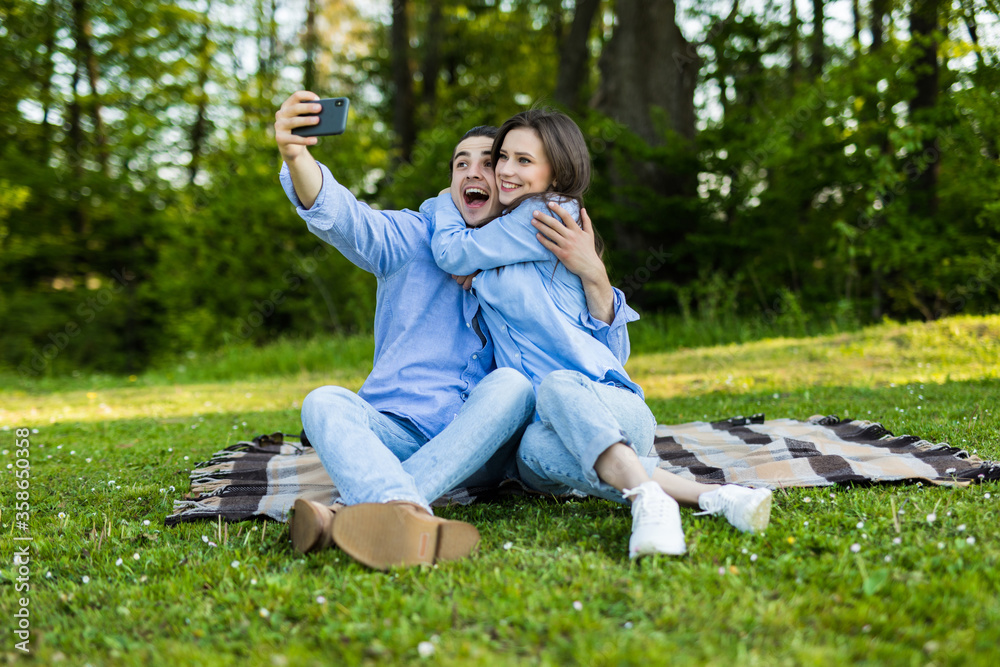 Φωτογραφία Young in loved couple taking selfie in park on sunny day