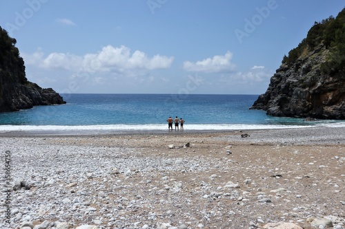 Fototapeta Naklejka Na Ścianę i Meble -  Marina di Camerota - Turisti sulla spiaggia di Pozzallo
