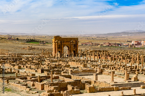 Obraz na płótnie Panorama of Timgad, a Roman-Berber city in the Aures Mountains of Algeria. (Colonia Marciana Ulpia Traiana Thamugadi). UNESCO World Heritage Site w salonie