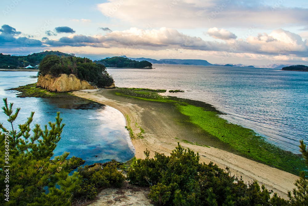 Fototapeta premium Angel Road in Shodoshima in the early morning_01