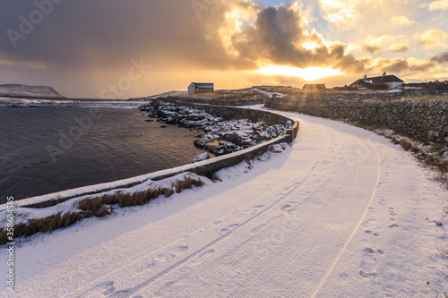 Photos winter sunset over the sea