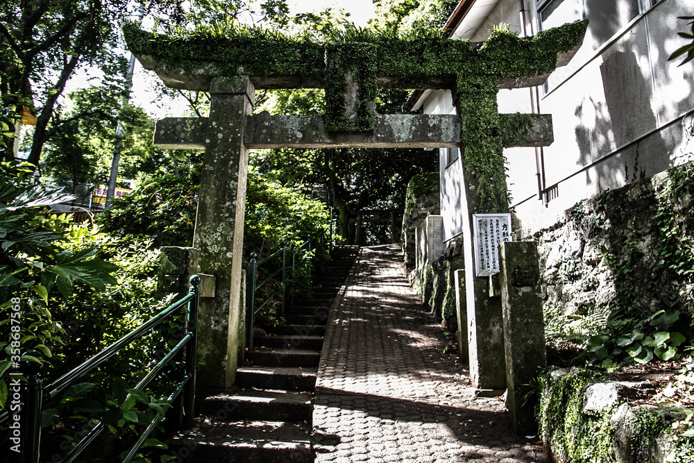 Shrine on a Hill in Nagasaki City_01