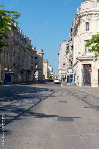Rue Carnot quasi deserte à Reims  © Xavier Cotton