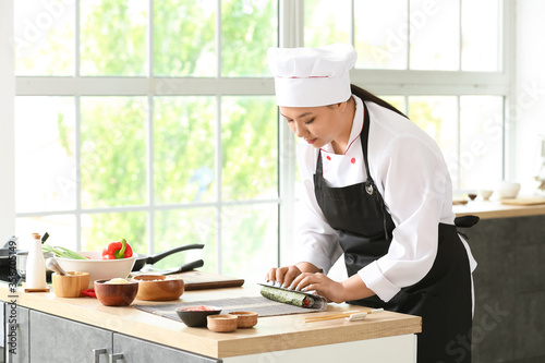 Beautiful Asian chef cookin...