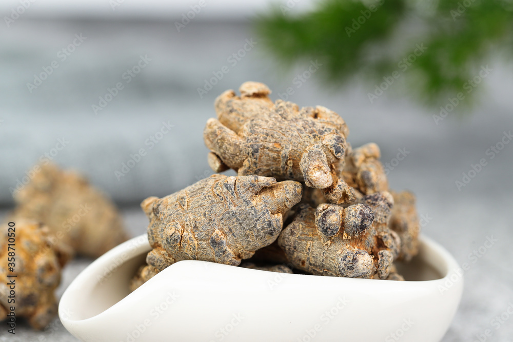 This is Yunnan pseudo-ginseng. It has a pharmaceutical value and health benefits, to prevention and treatment of many diseases, widespread clinical application. This is Yunnan pseudo-ginseng. It has a pharmaceutical value and health benefits, to prevention and treatment of many diseases, widespread clinical application.