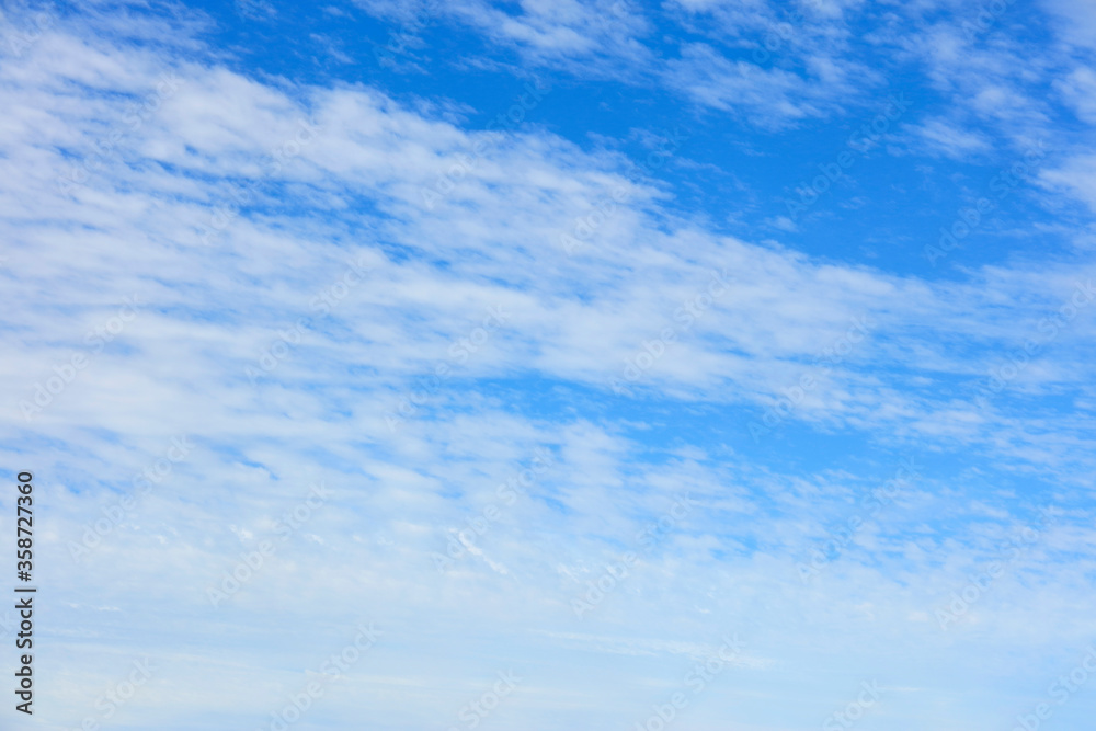 6月の梅雨に訪れた爽やかな青空【奈良天理市】