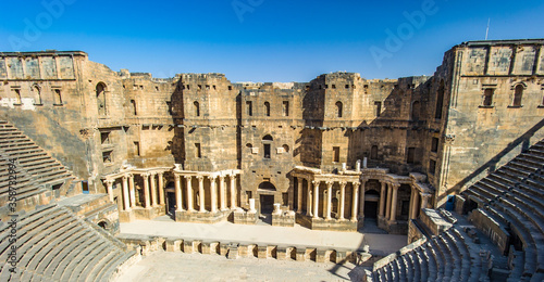 Obraz na płótnie It's The 2nd century Roman theater, constructed probably under Trajan. Ancient City of Bosra, UNESCO World Heritage, w salonie