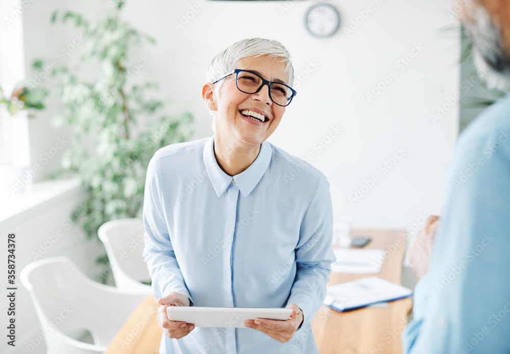  senior business woman gray hair tablet office happy portrait mature