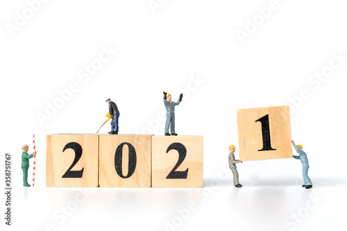 Miniature Worker team create wooden block number 2021