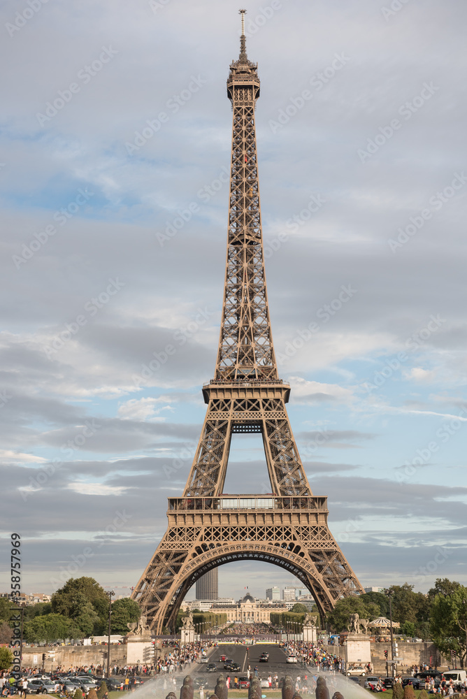 Fototapeta premium View of the Eiffel Tower
