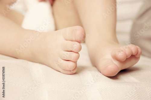 Baby feet detail at bedroom
