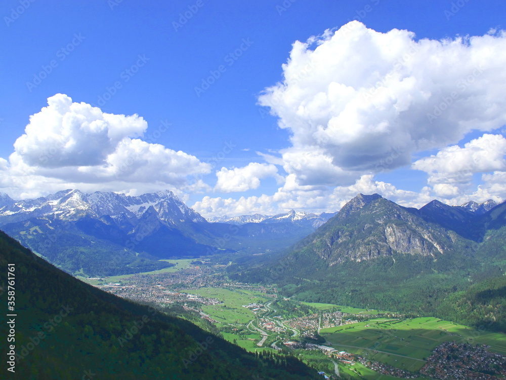 Garmisch-Partenkirchen und Zugspitze  vom  Hohen Fricken, Farchant