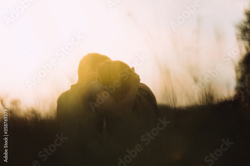 Love couple in Sunset, Amoureux au coucher de soleil © Clment