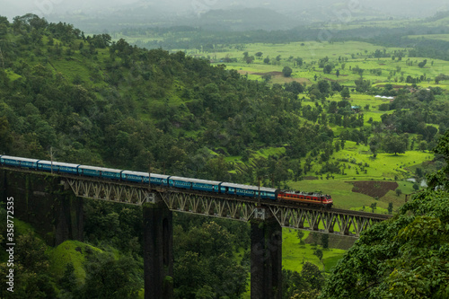 A train on the way to Igatpuri