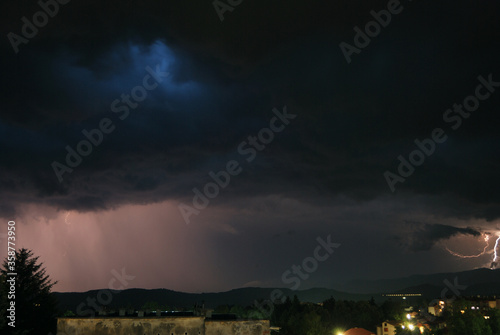 Obraz na płótnie Thunderstorm in the town of Berkovitsa w salonie