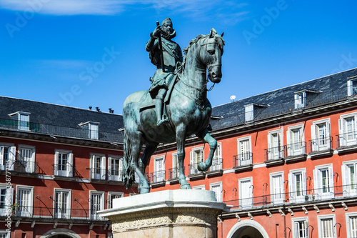 It's Bronze statue of King Philip III on the Plaza Mayor, Madrid, Spain. It's the Spanish Property of Cultural Interest
